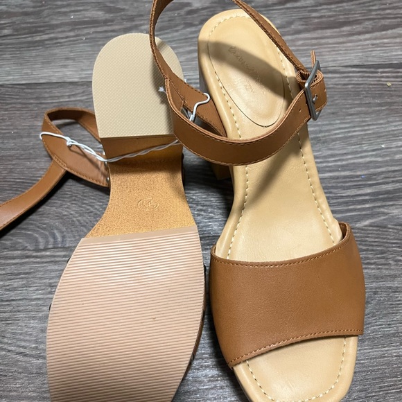 COPY - Woman’s sandals size 11 - Picture 4 of 5